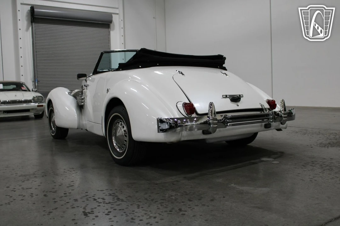 1967 Cord 810 & 812 - Image 26 of 31