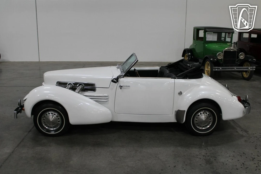 1967 Cord - Image 9 of 21