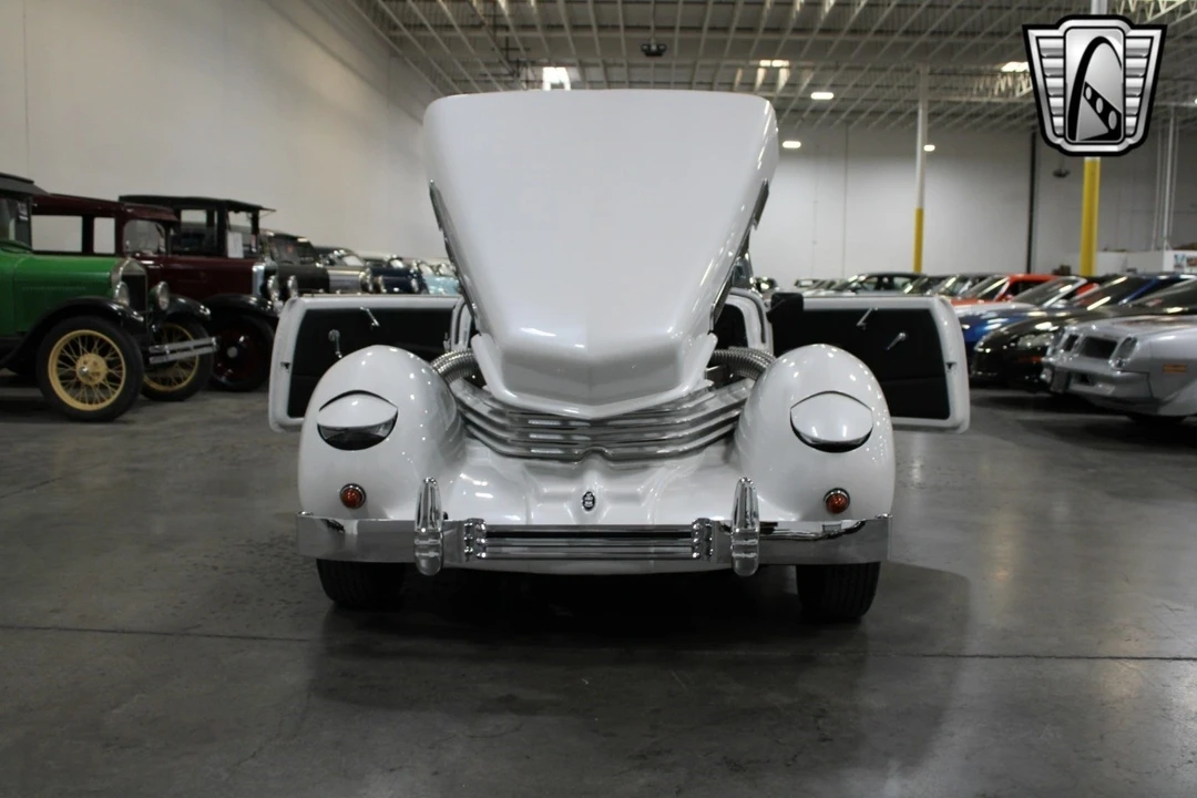 1967 Cord 810 & 812 - Image 12 of 12