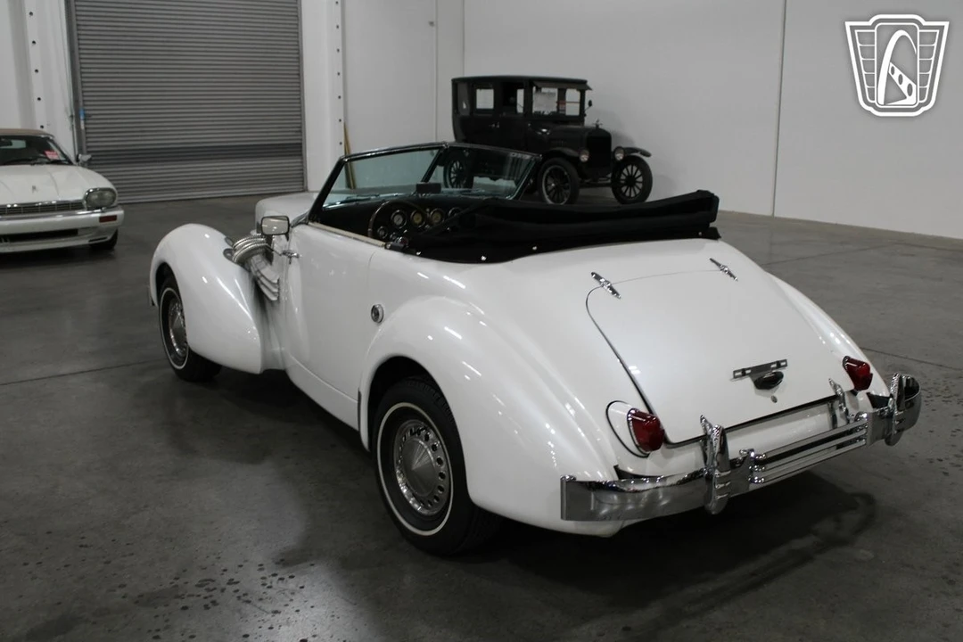 1967 Cord 810 & 812 - Image 18 of 21