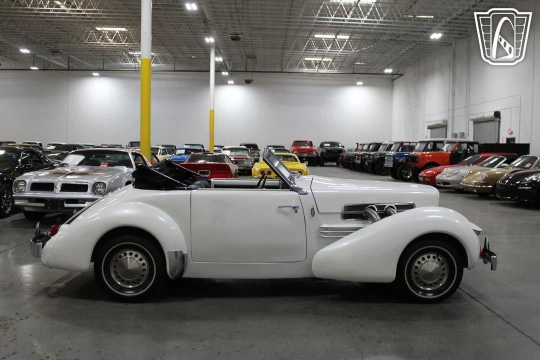 1967 Cord 810 & 812 - Image 21 of 21