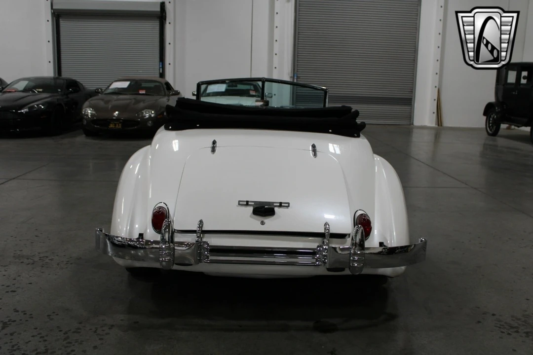 1967 Cord 810 & 812 - Image 5 of 12