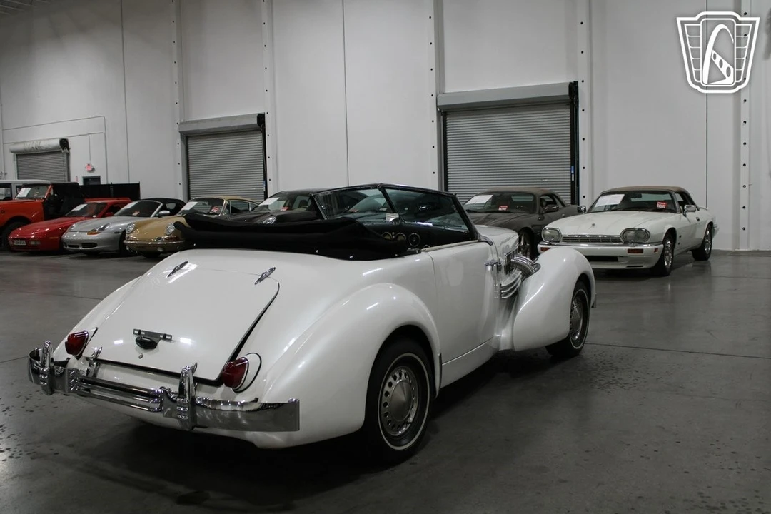 1967 Cord 810 & 812 - Image 20 of 21