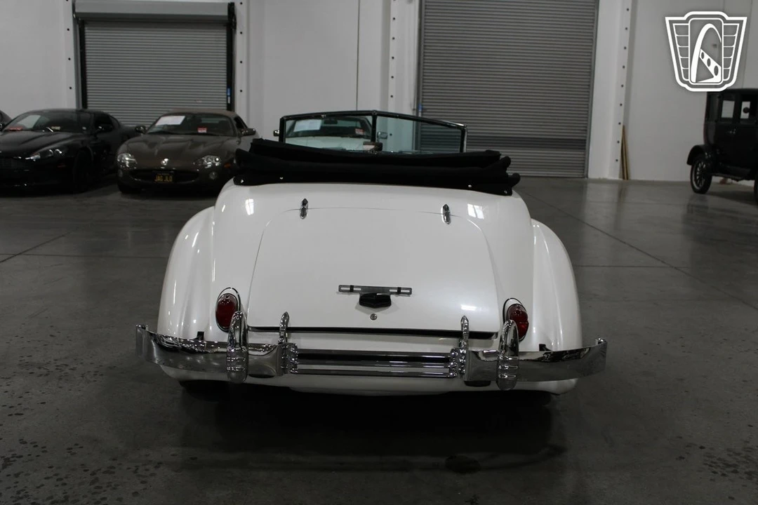 1967 Cord 810 & 812 - Image 19 of 21