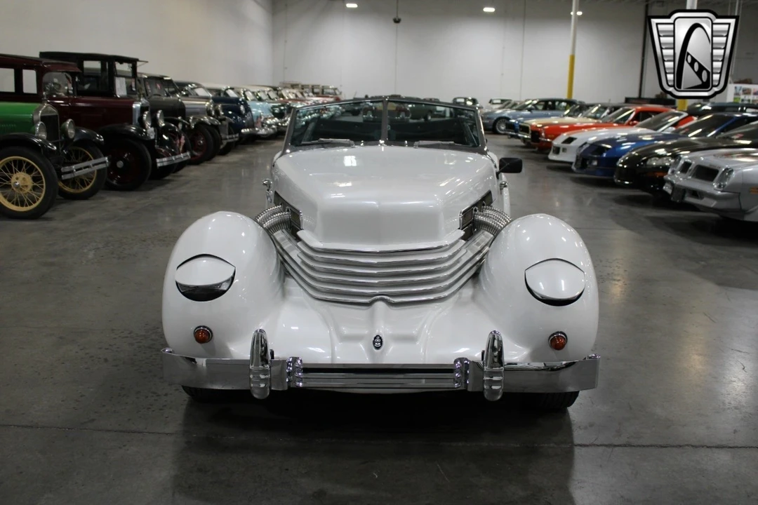 1967 Cord 810 & 812 - Image 3 of 12