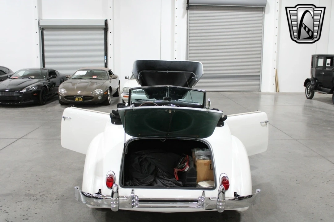 1967 Cord 810 & 812 - Image 10 of 12