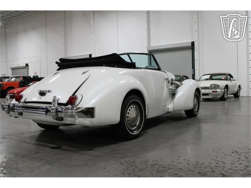 1967 Cord 810 & 812 - Image 26 of 31