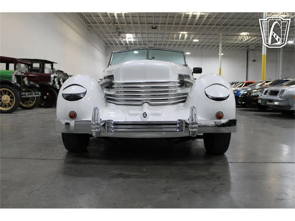 1967 Cord 810 & 812 - Image 21 of 31