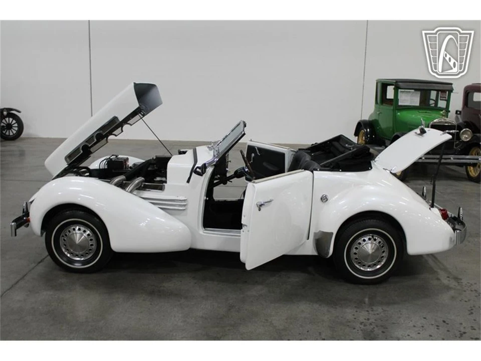 1967 Cord 810 & 812 - Image 31 of 31