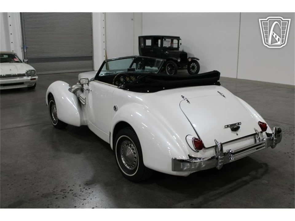 1967 Cord 810 & 812 - Image 16 of 31
