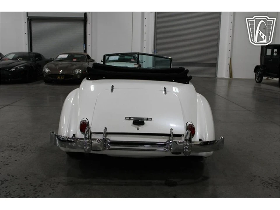 1967 Cord 810 & 812 - Image 17 of 31