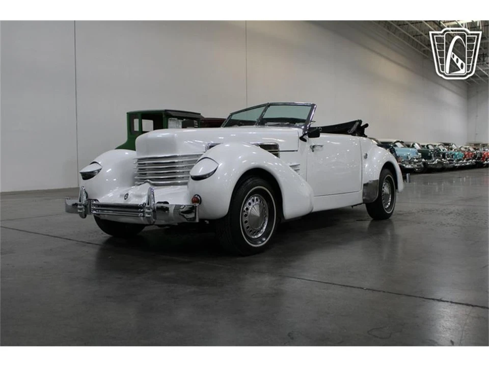 1967 Cord 810 & 812 - Image 22 of 31