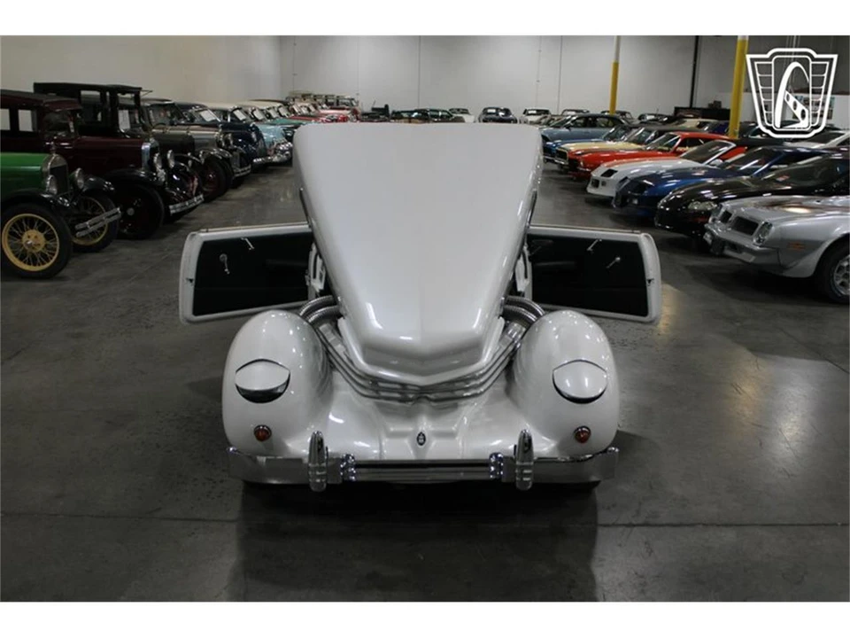 1967 Cord 810 & 812 - Image 29 of 31
