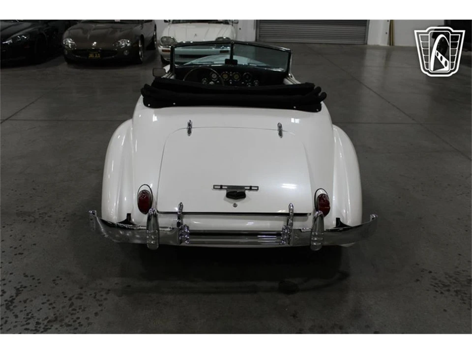 1967 Cord 810 & 812 - Image 9 of 31