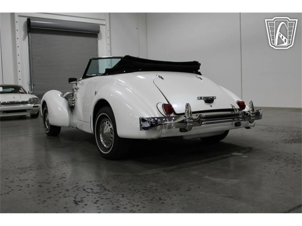 1967 Cord 810 & 812 - Image 24 of 31