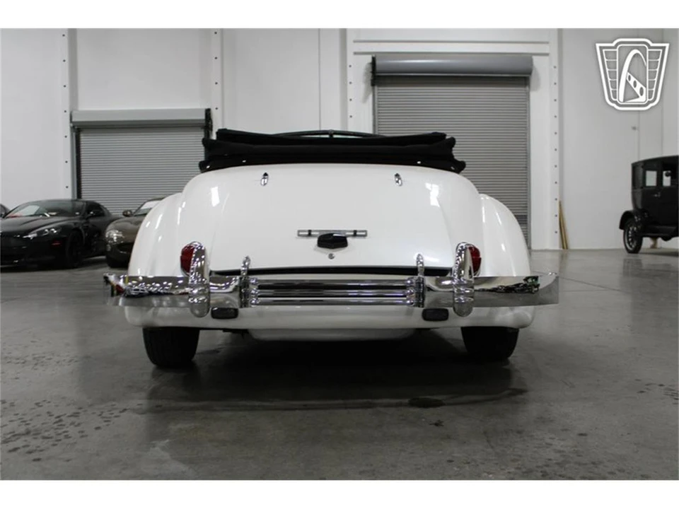 1967 Cord 810 & 812 - Image 25 of 31