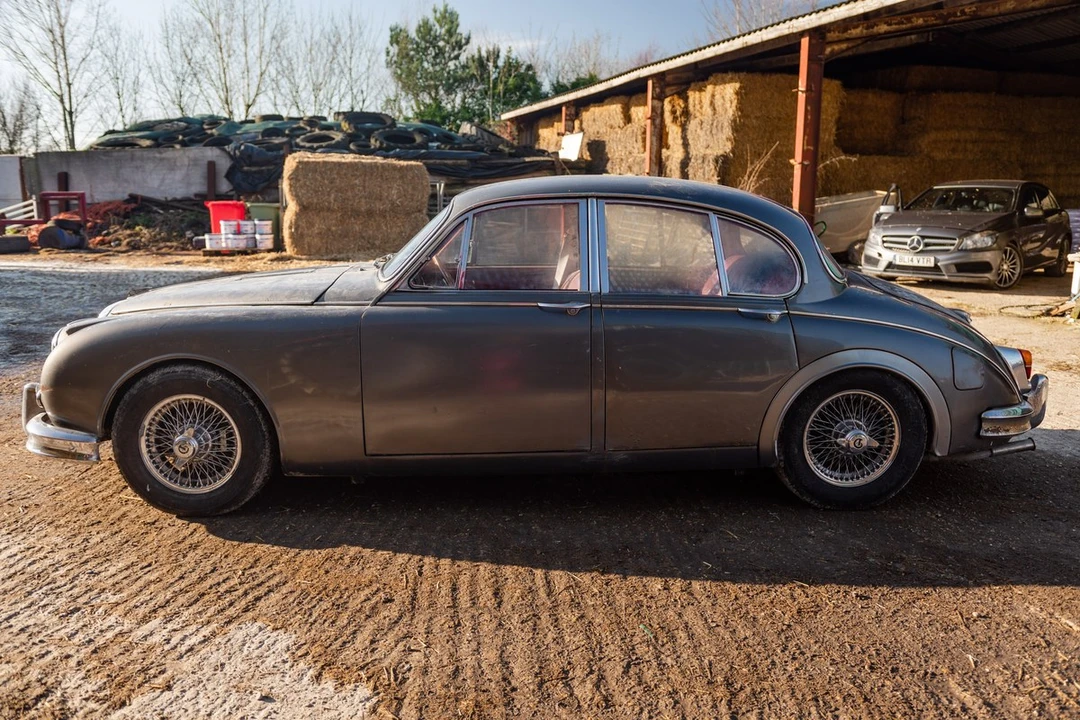 1966 Daimler - Image 6 of 30