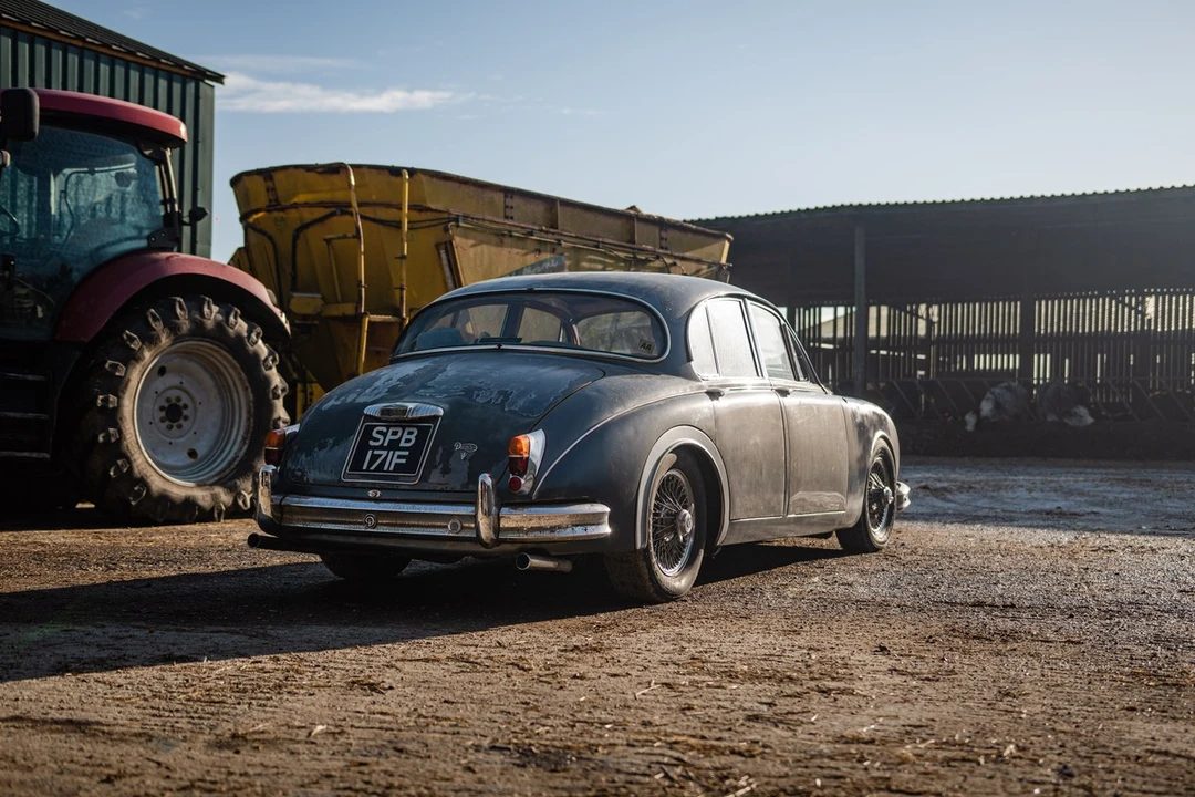 1966 Daimler - Image 11 of 30