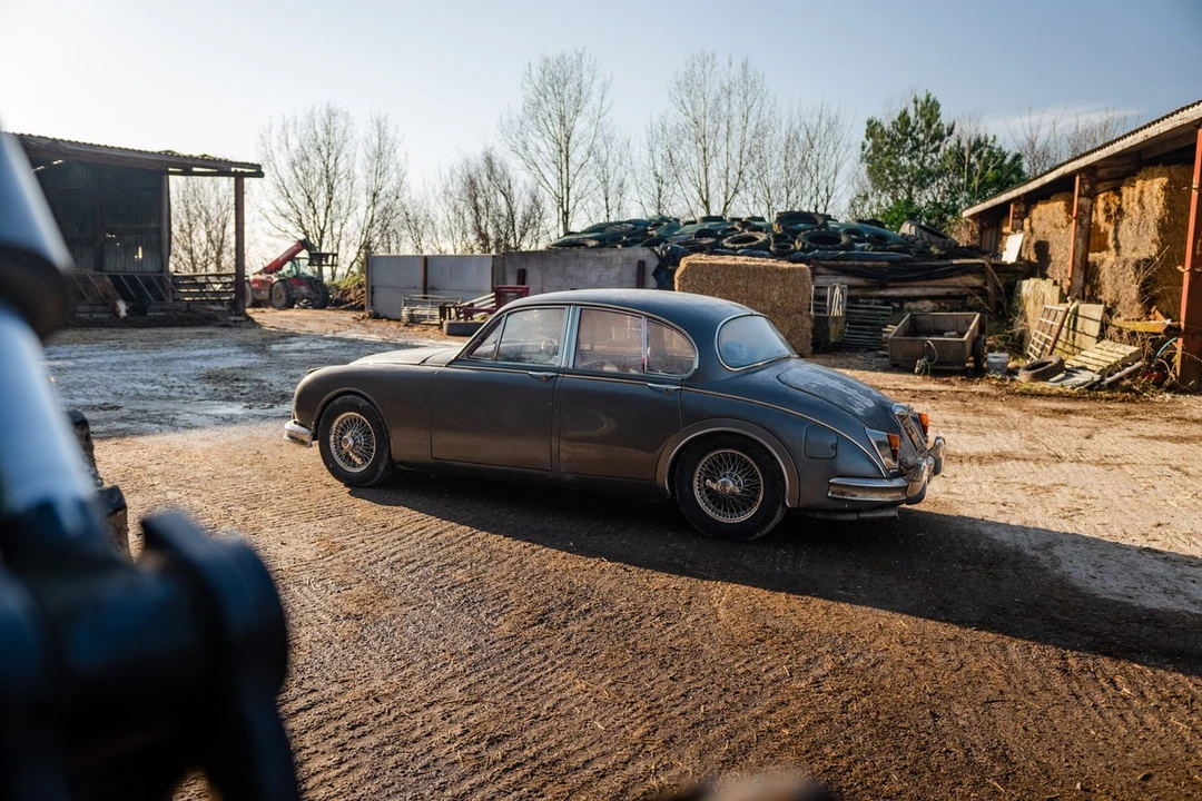 1966 Daimler - Image 5 of 30