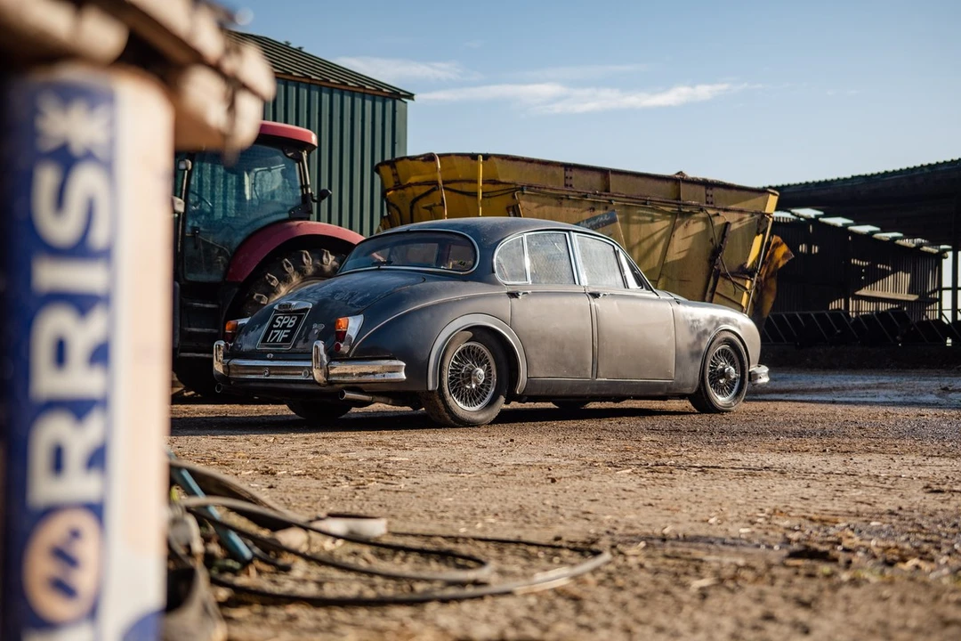 1966 Daimler - Image 10 of 30