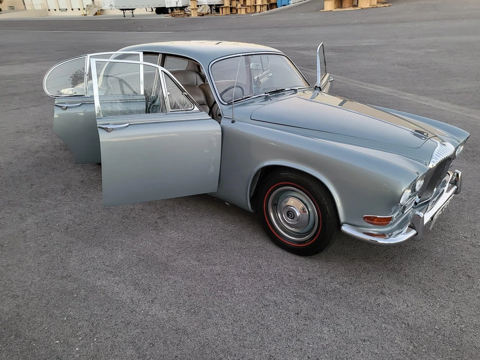 1967 Daimler - Image 26 of 31