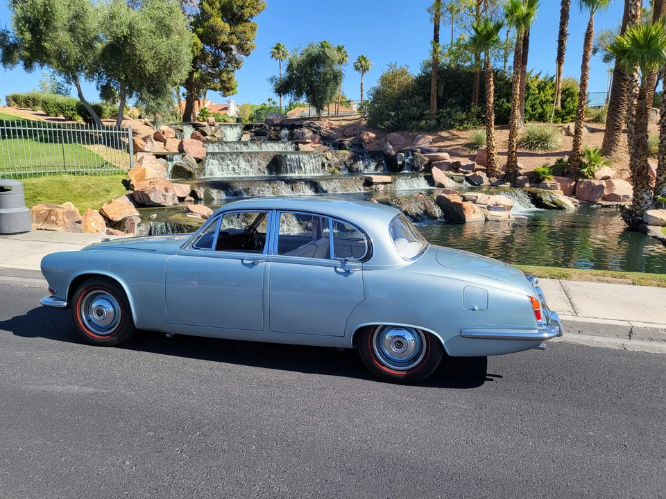 1967 Daimler - Image 5 of 31