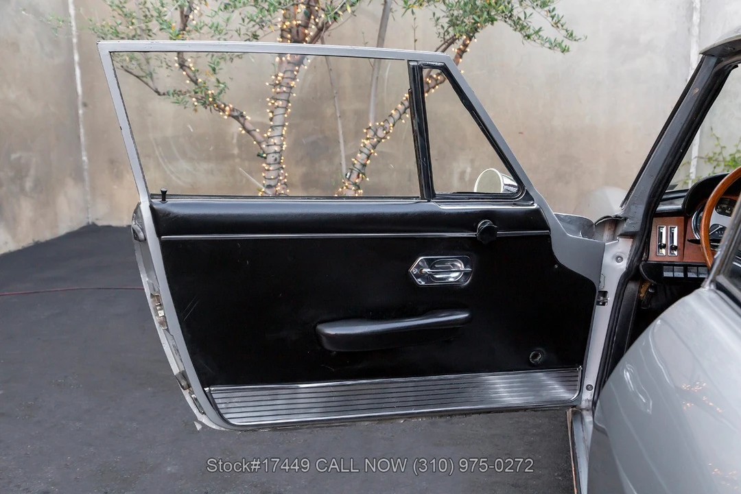 1967 Ferrari 330 GT 2+2 - Image 15 of 31