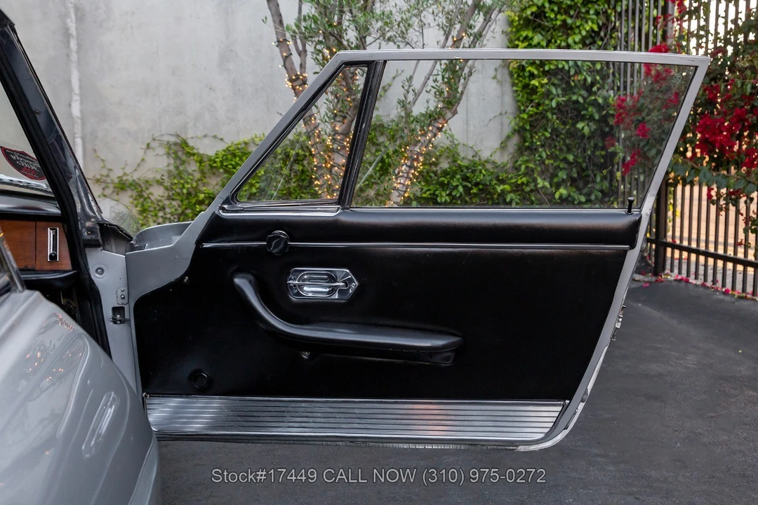 1967 Ferrari 330 GT 2+2 - Image 25 of 31