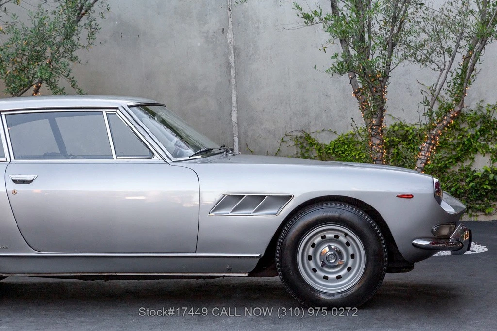 1967 Ferrari 330 GT 2+2 - Image 10 of 12