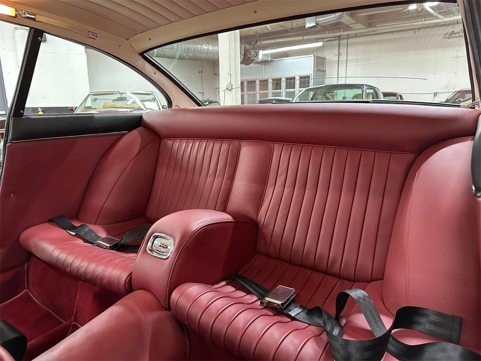 1967 Ferrari 330 GT 2+2 - Image 27 of 31