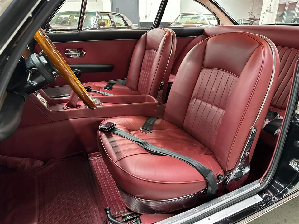 1967 Ferrari 330 GT 2+2 - Image 14 of 31