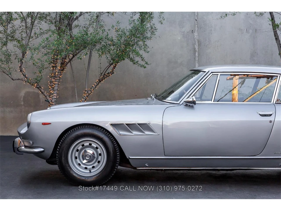 1967 Ferrari 330 GT 2+2 - Image 11 of 31