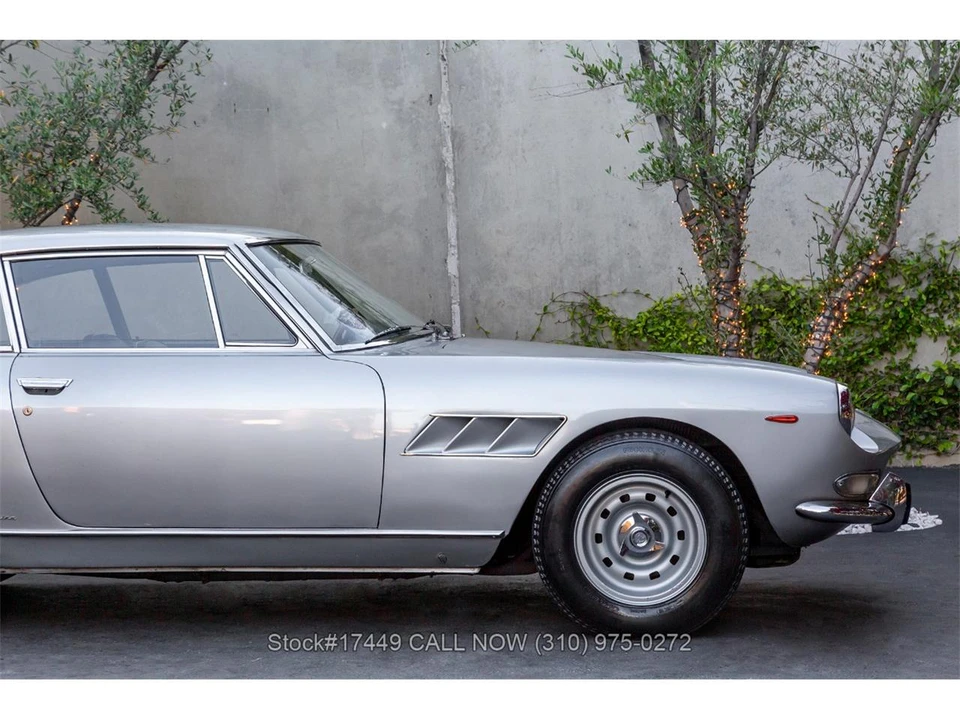 1967 Ferrari 330 GT 2+2 - Image 9 of 31