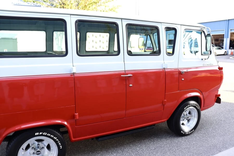 1967 Ford Econoline Van - Image 16 of 31