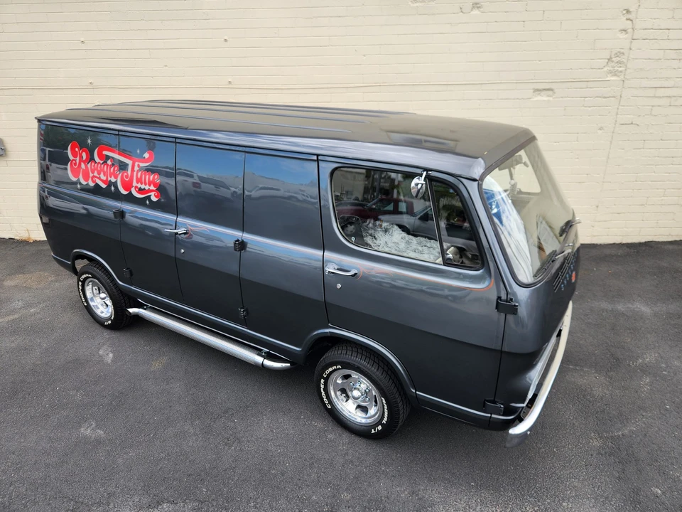 1967 GMC G-series Van - Image 10 of 31