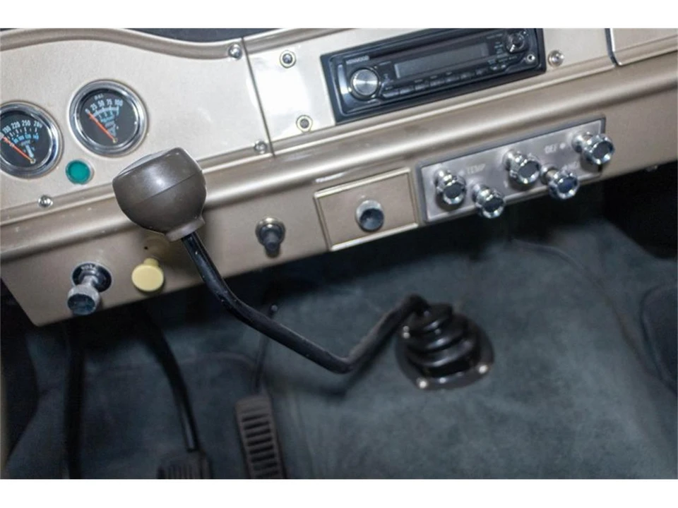 1967 International - Image 15 of 31