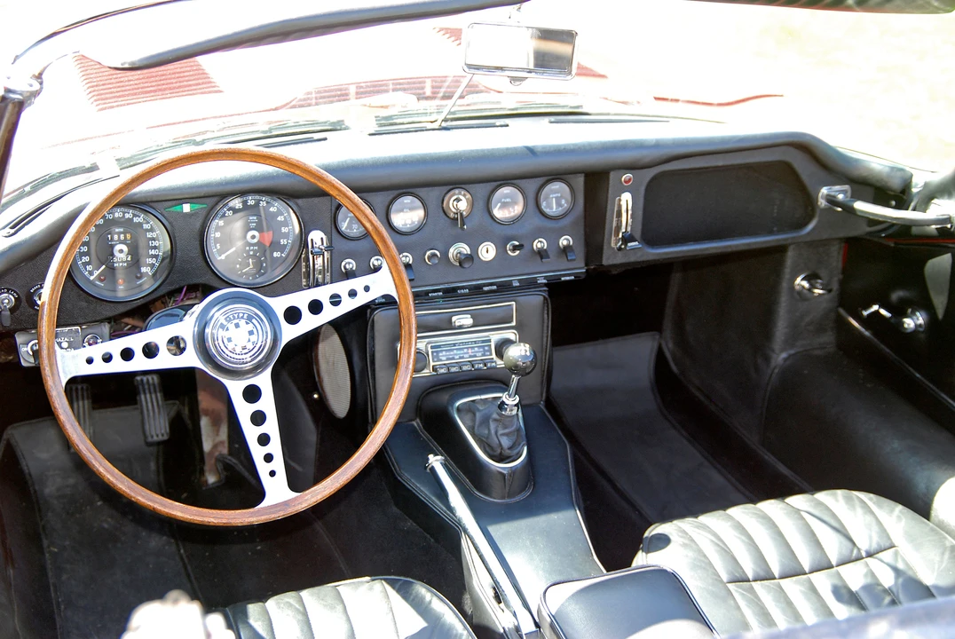 1967 Jaguar E-Type Series 1 - Image 2 of 2