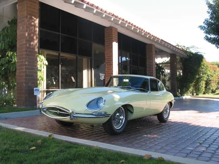 1967 Jaguar E-Type Series 1 - Image 2 of 2