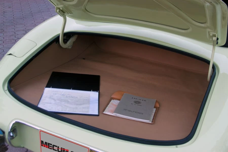 1967 Jaguar E-Type Series 1 - Image 5 of 9