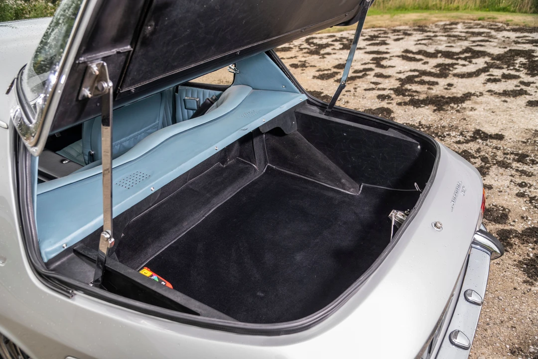 1967 Jensen Interceptor - Image 15 of 31