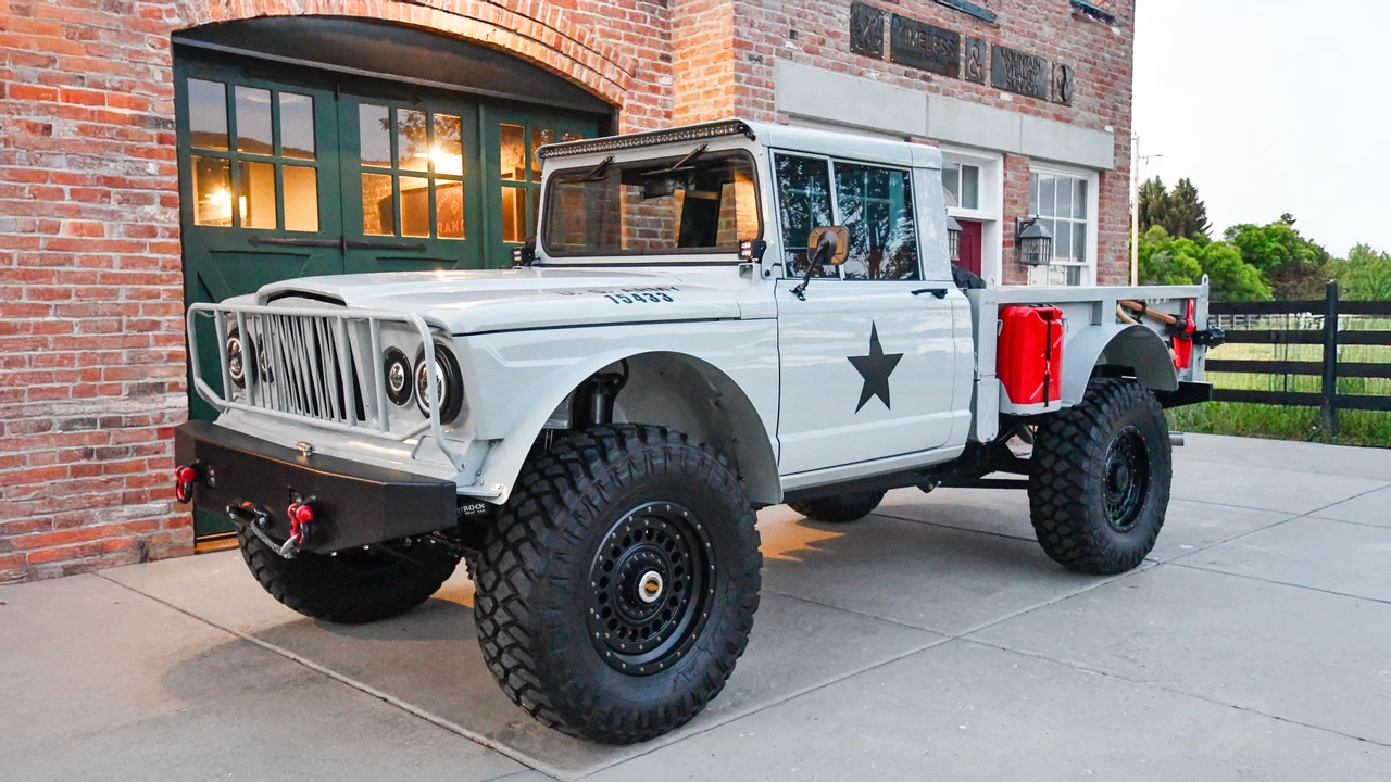1967 Jeep SJ Gladiator - Image 4 of 10
