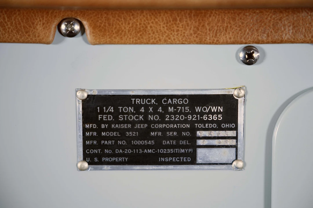 1967 Jeep SJ Gladiator - Image 9 of 10