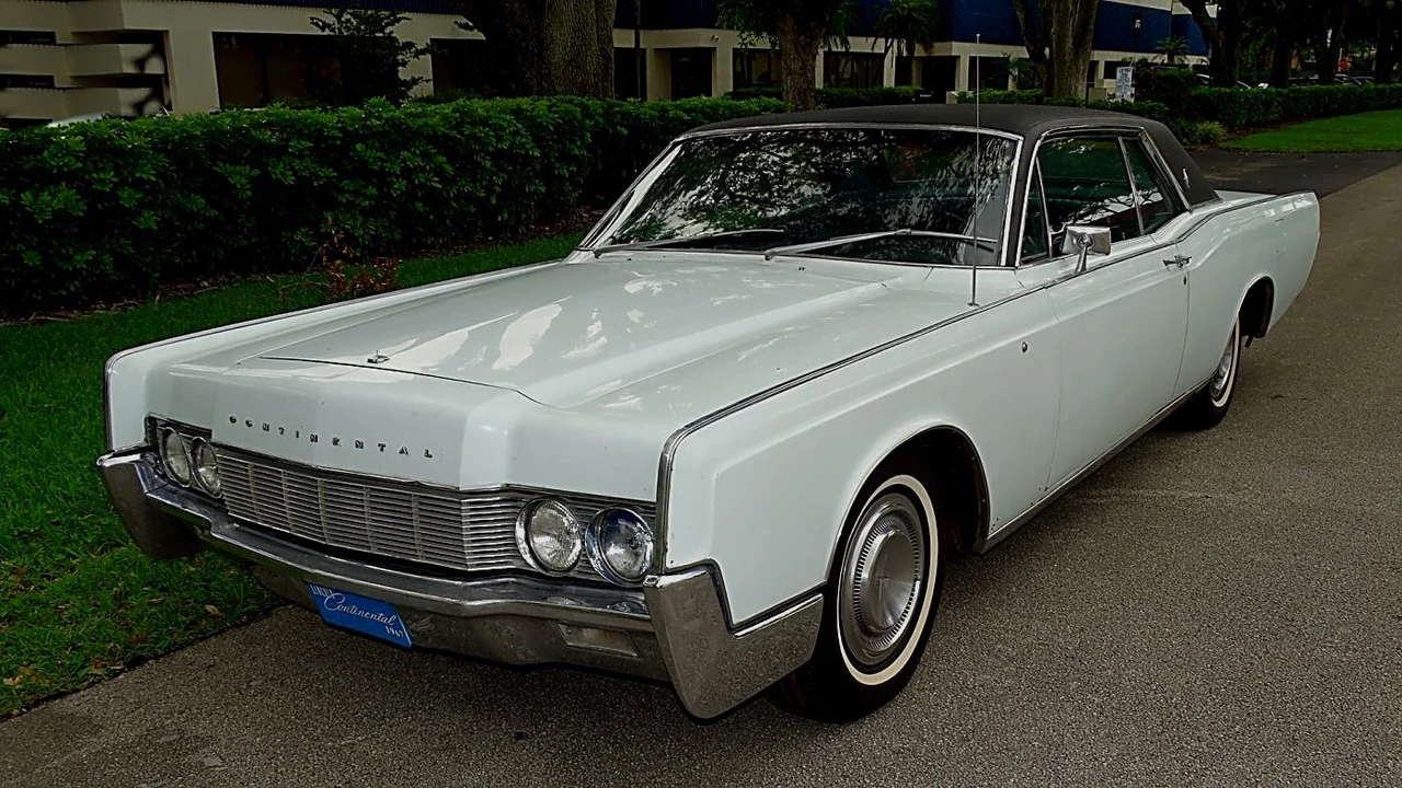 1967 Lincoln Continental 4th Gen - Image 5 of 24