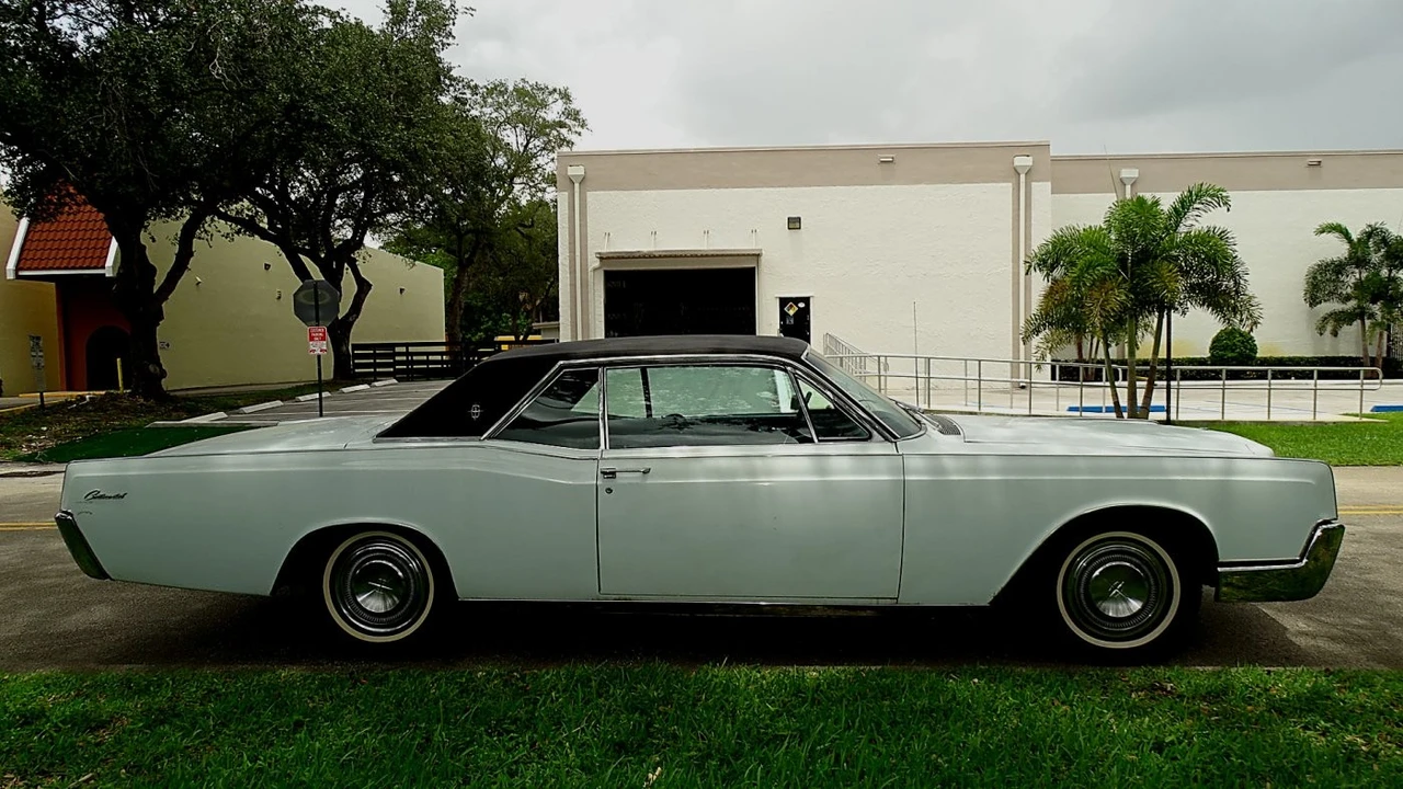 1967 Lincoln Continental 4th Gen - Image 2 of 24
