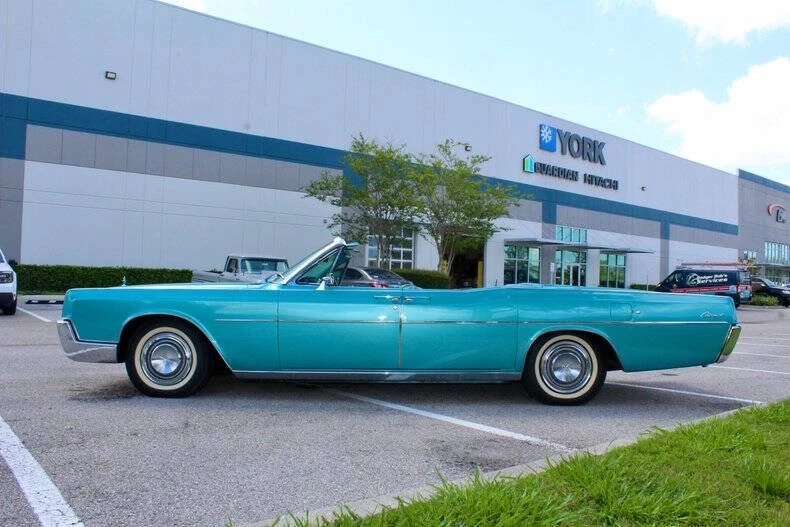 1967 Lincoln Continental 4th Gen - Image 11 of 12