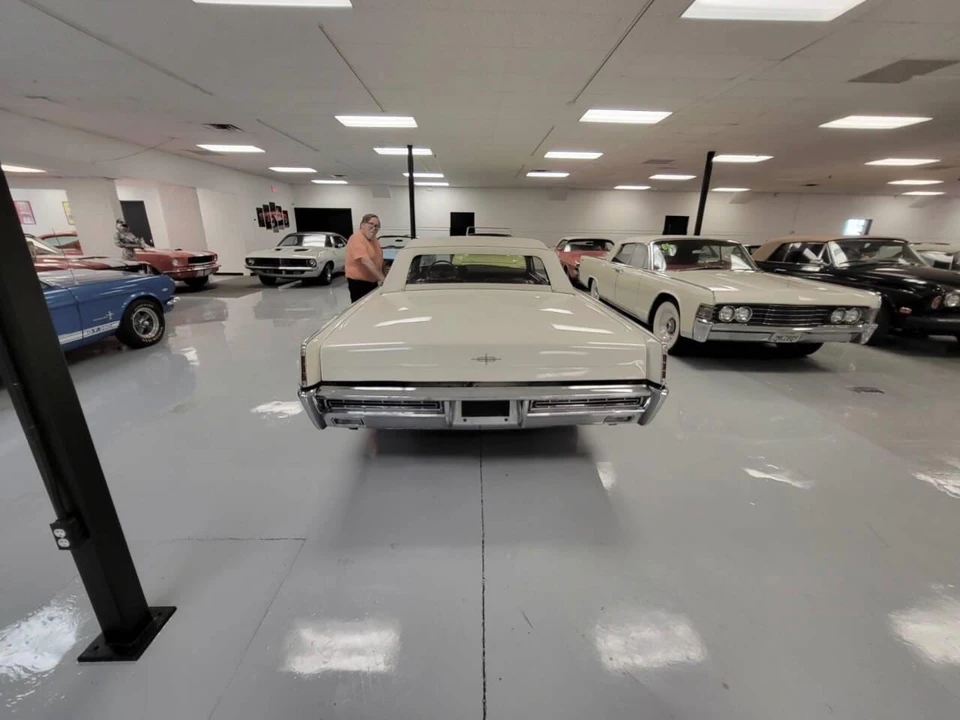 1967 Lincoln Continental 4th Gen - Image 13 of 27