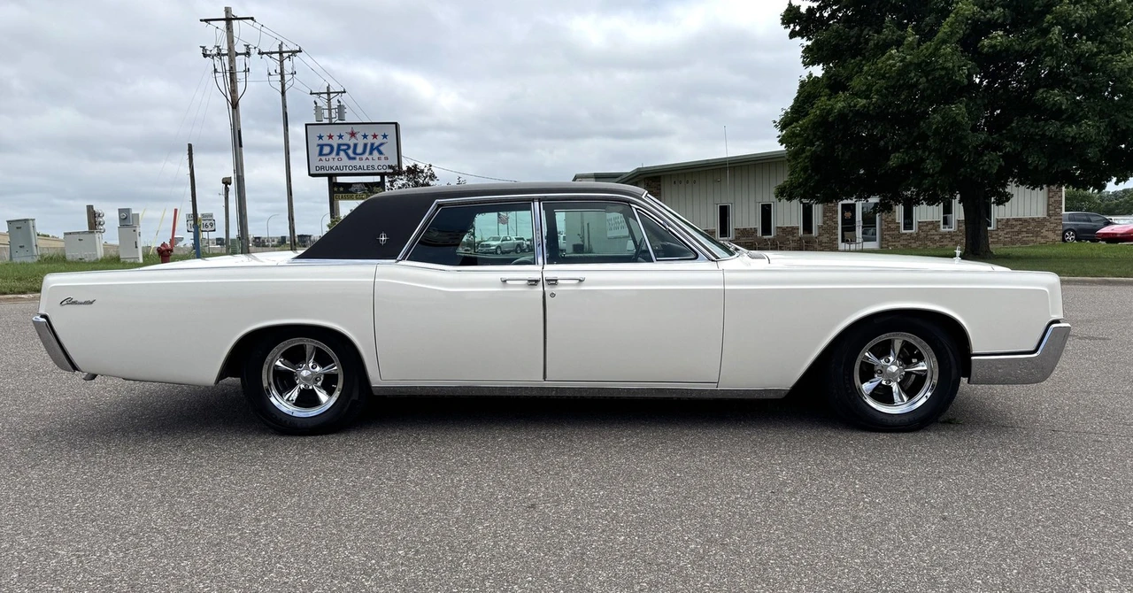 1967 Lincoln Continental 4th Gen - Image 2 of 21