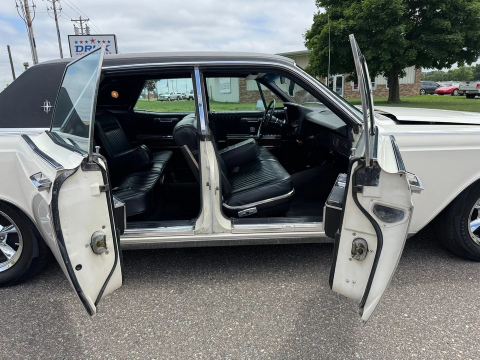 1967 Lincoln Continental 4th Gen - Image 11 of 21