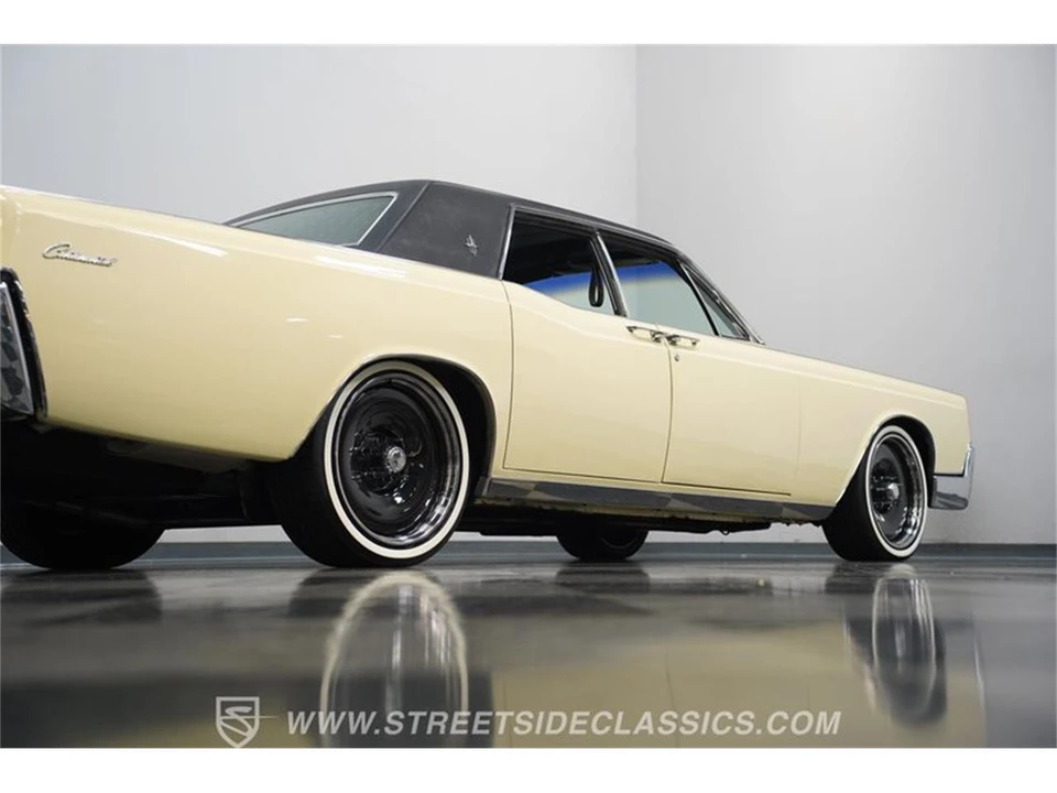 1967 Lincoln Continental 4th Gen - Image 24 of 31