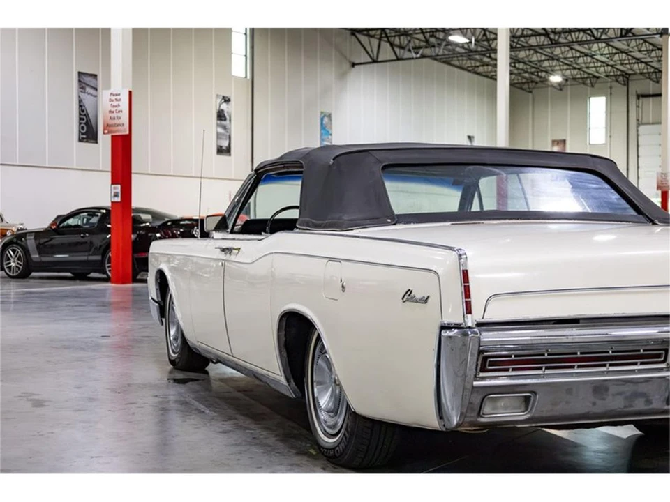 1967 Lincoln Continental 4th Gen - Image 25 of 31